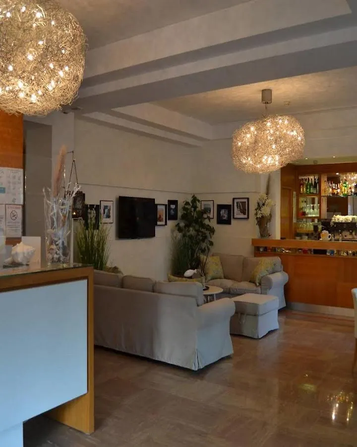 Hotel Mon Pays Riccione 3*,